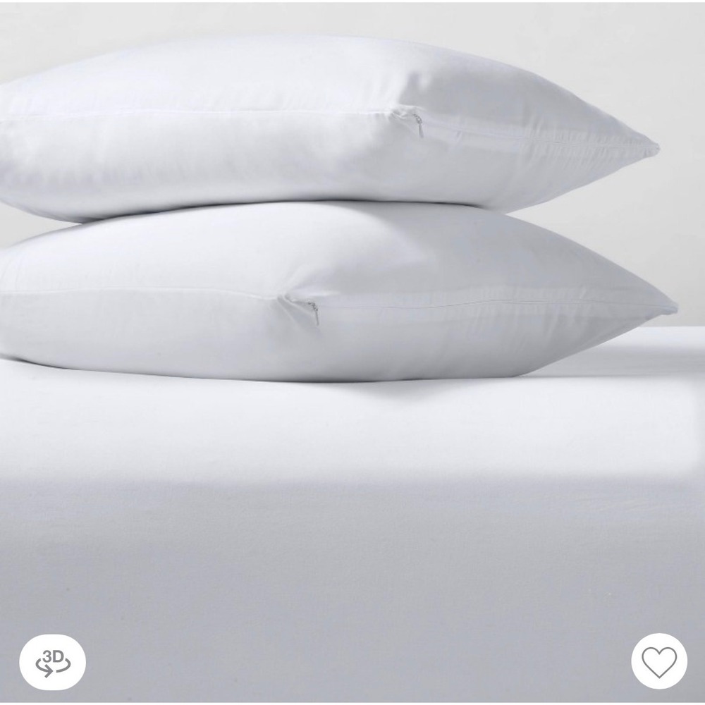 Room Essentials™ Standard Queen Soft Zippered Machine Washable Pillow Protector